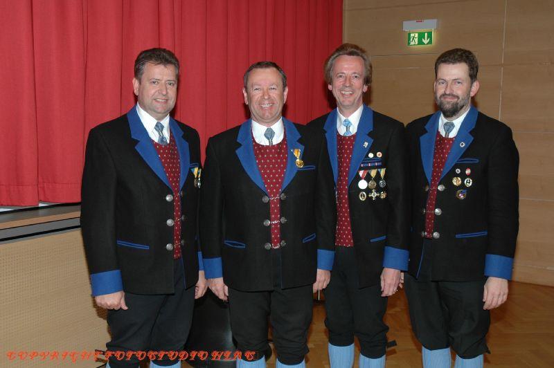 Ehrung und Gruppenfotos