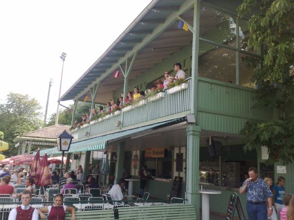 Traiskirchner Renntag auf der Badener Trabrennbahn
